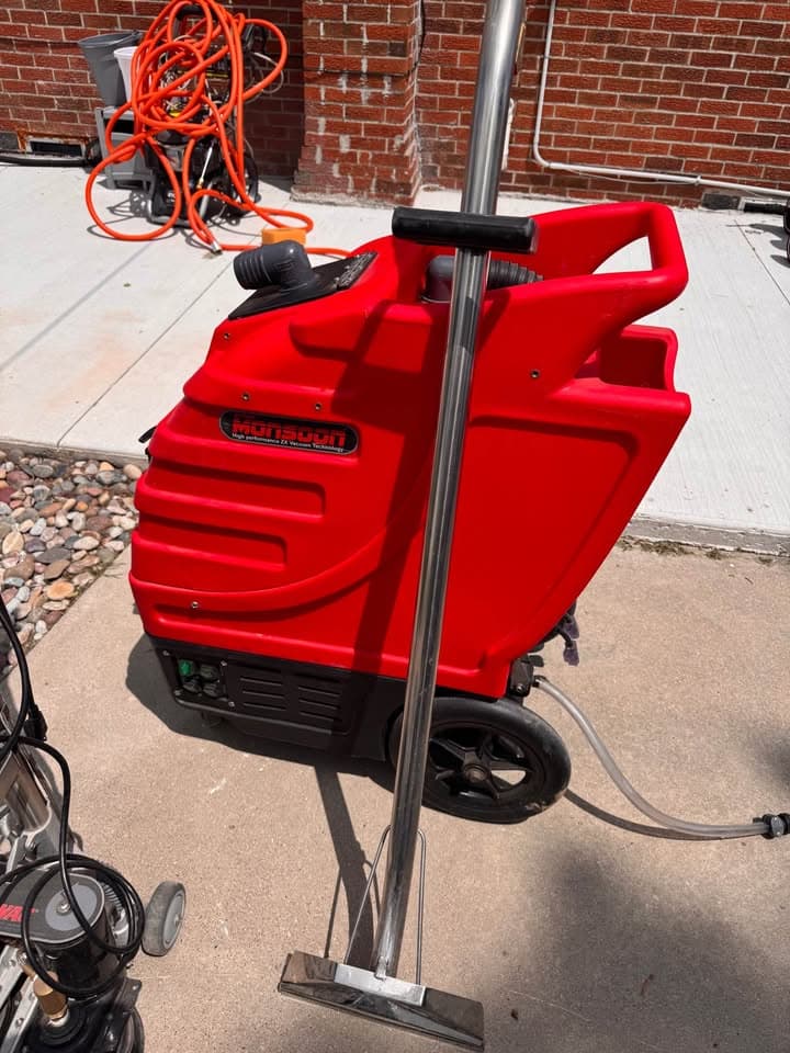 Professional portable carpet extraction machine with wand attachment